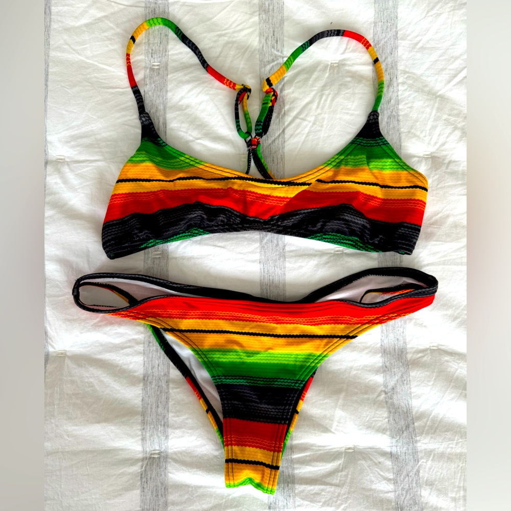 Billabong bralette bikini, gently used.